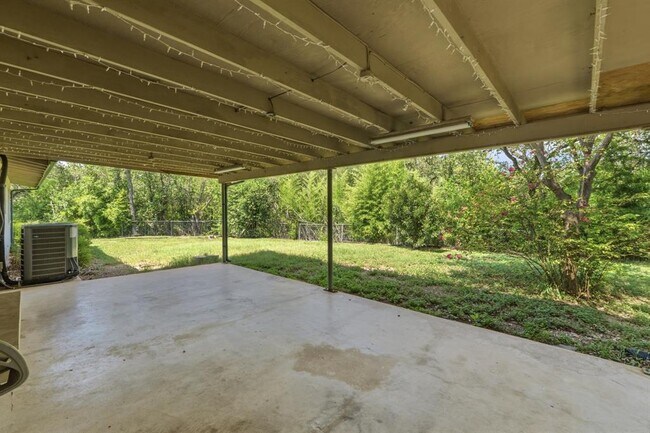Building Photo - 2414 Havenside Dr