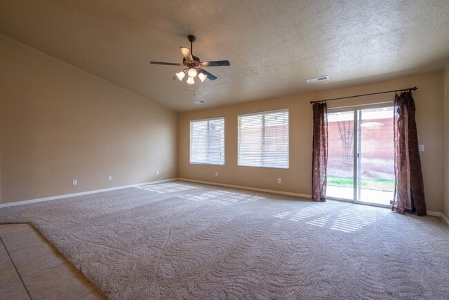 Building Photo - Dog Friendly 3 Bedroom Home In Painted Desert
