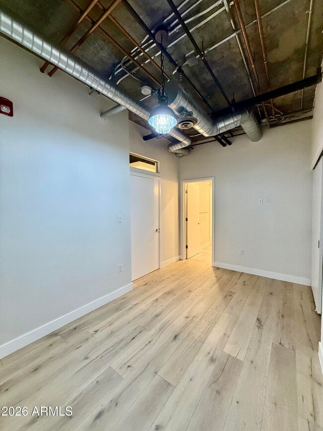 Building Photo - 21 E 6th St