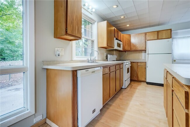 Building Photo - 4539 Dewey Ave