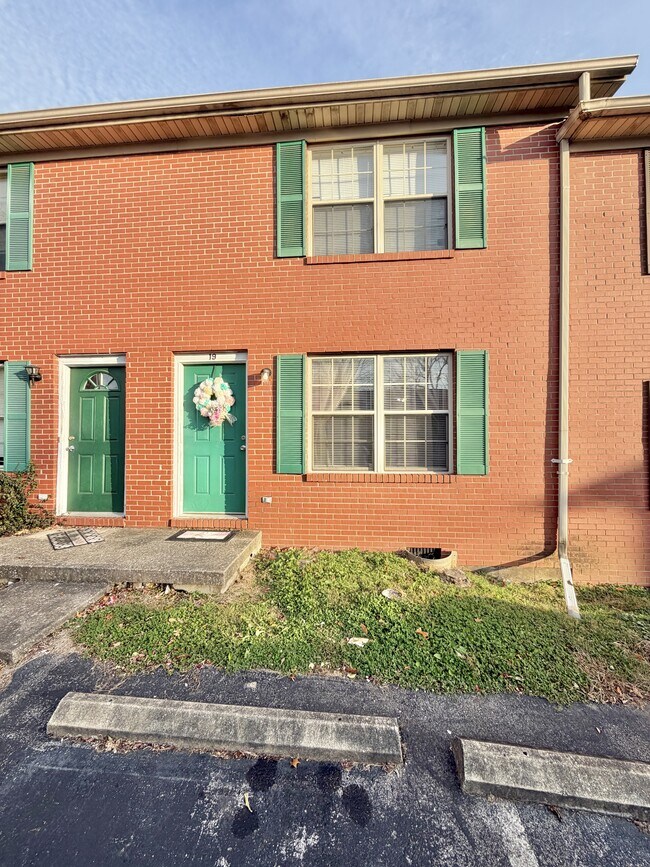 Building Photo - 305 Lake St