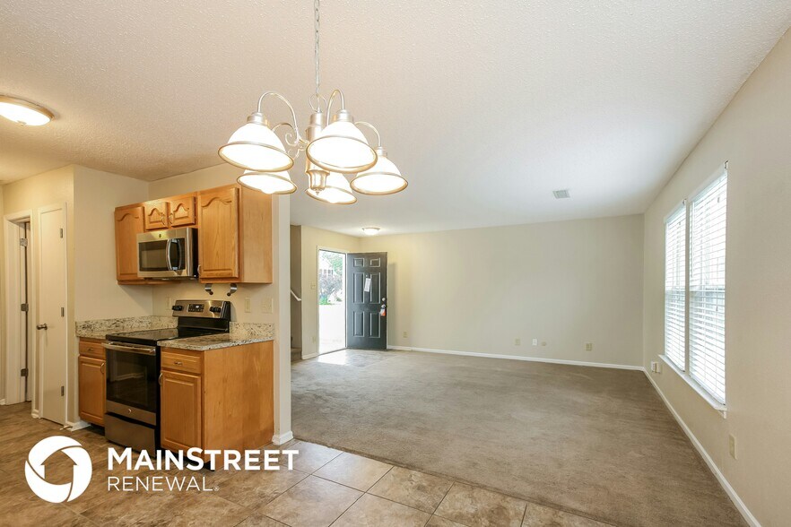 Building Photo - 2242 Collins Way