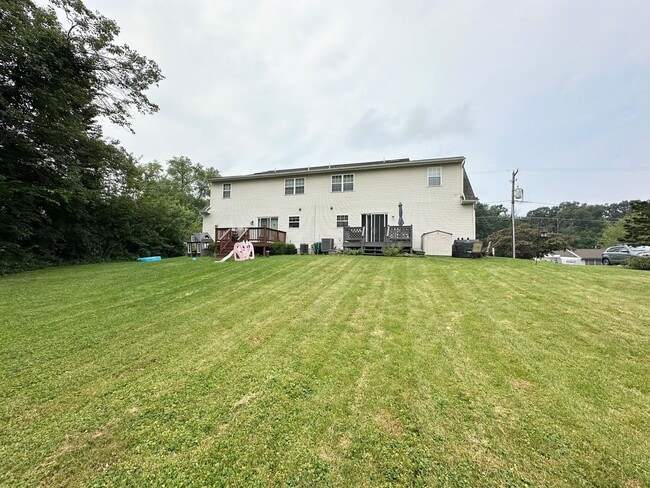 Building Photo - 3 Bedroom 1.5 Bathroom in Elizabethtown!