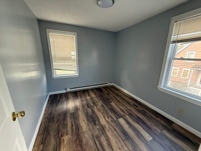 Building Photo - 18 Meadow St