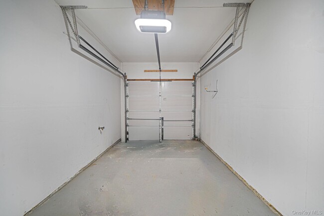 Building Photo - 18 Summerfield Cir