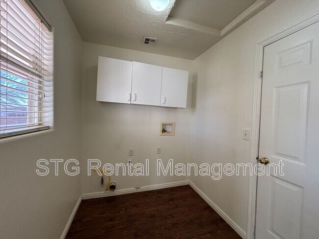 Building Photo - 773 S 220 E Cir