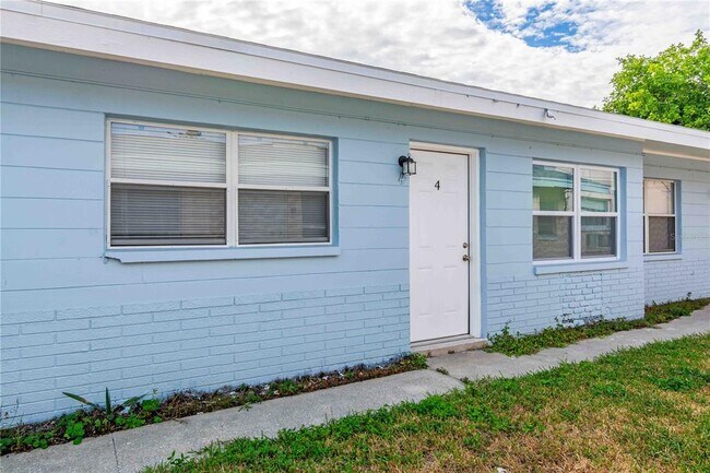 Building Photo - 140 112th Ave N