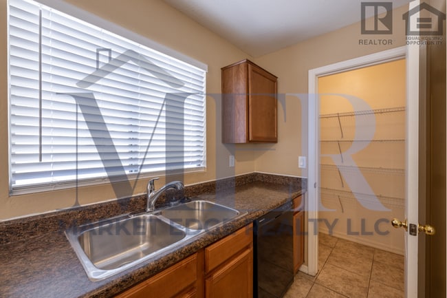 Building Photo - 4Bed/3Bath Home in Maricopa! $1599 MOVE-IN...