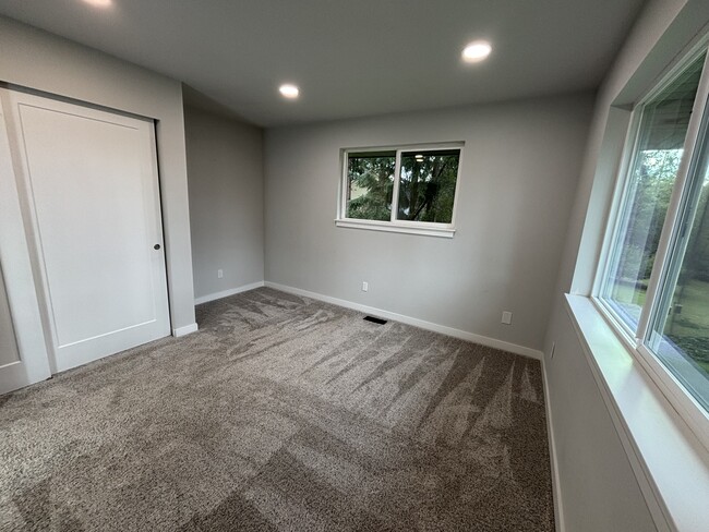 Building Photo - 8582 Long Lake Rd SE