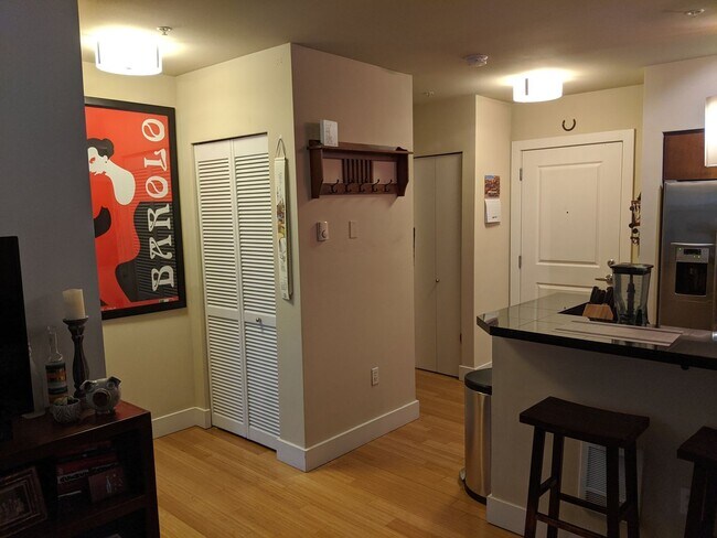 Building Photo - 1Bd/1Ba Seattle Condo