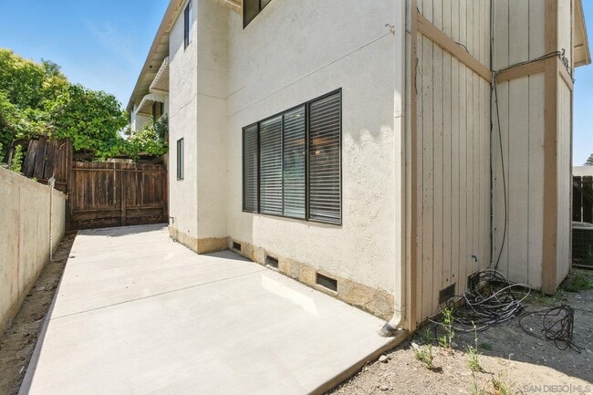 Building Photo - 1312 Shaddick Dr