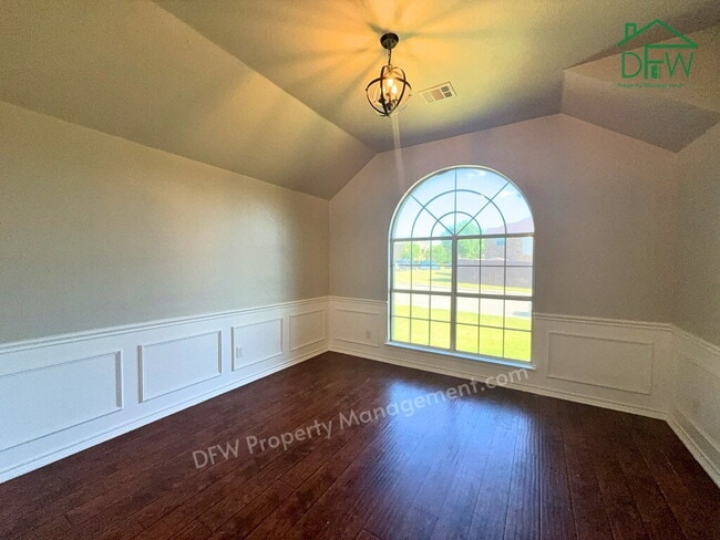 Building Photo - Spacious DeSoto 4-Bed - Fenced Yard, Fireplace, 2-Car Garage