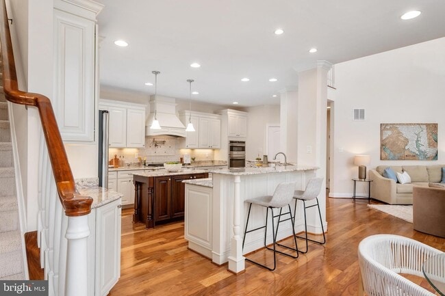 Building Photo - 1576 Bay Head Rd