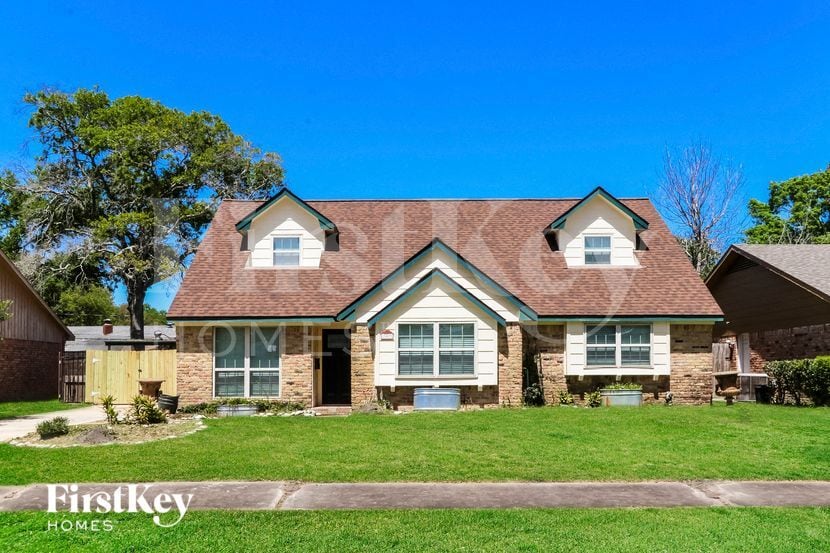 Primary Photo - 307 Coronation Dr