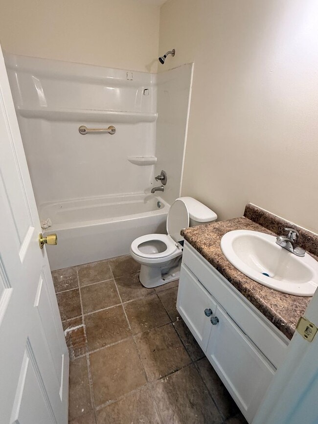 Building Photo - 3 bedroom 2 bath house