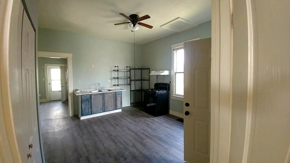 Kitchen View #1 - 1600 Beech St