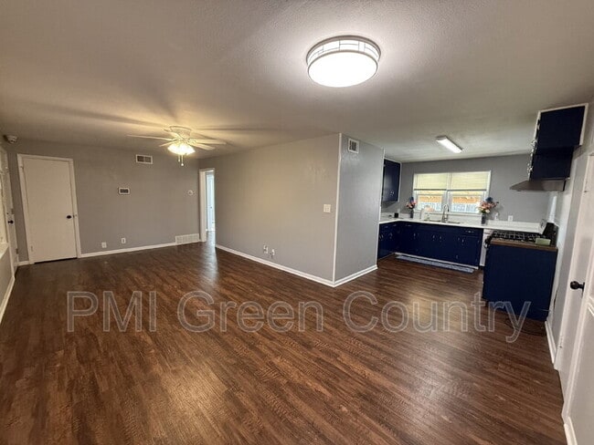 Building Photo - 9108 E Marshall St