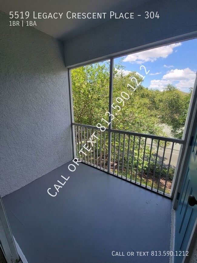 Building Photo - Beautifully Updated Riverview Apartment