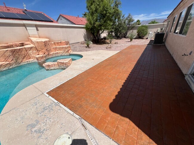 Building Photo - Pool and Spa Home - Beat the Heat