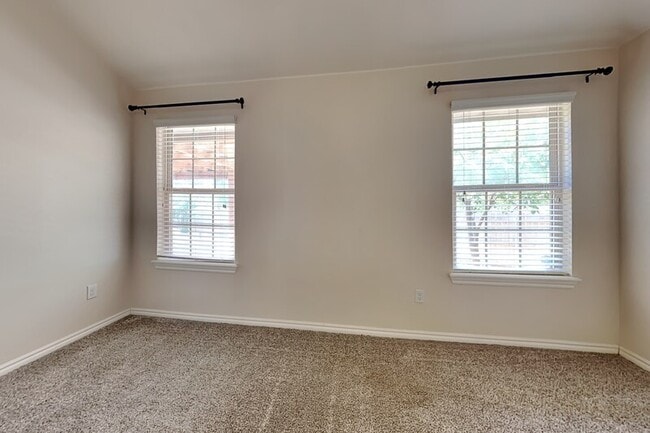 Building Photo - 12505 Edison Dr