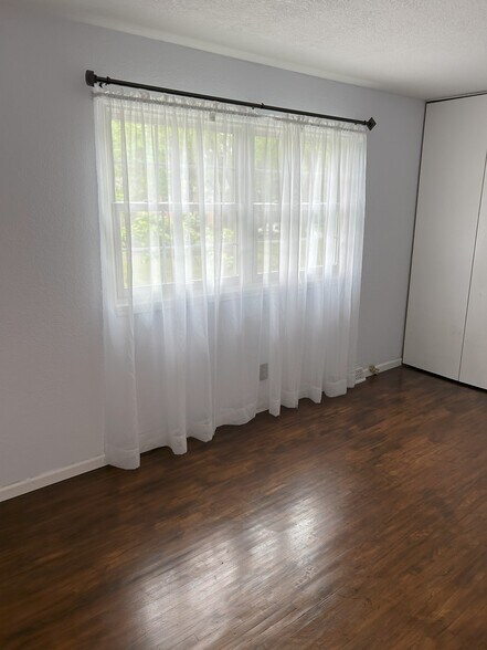 Bedroom - 6521 Cornwall Ct