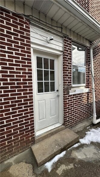 Building Photo - 433 Justus Ave