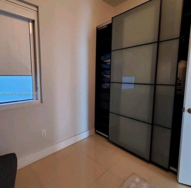 Building Photo - 2020 N Bayshore Dr