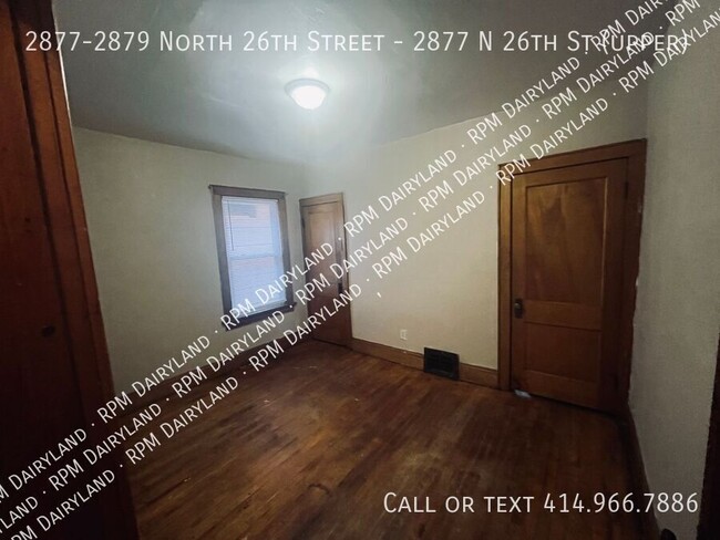 Building Photo - Huge 2BR + den upper unit in Park West nei...