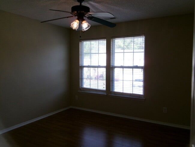 Building Photo - 3 bedroom, 2.5 bath home located in Bellegrove Preserve