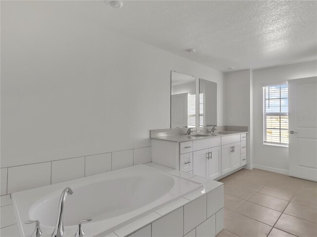 Building Photo - 9232 Bonita Mar Dr