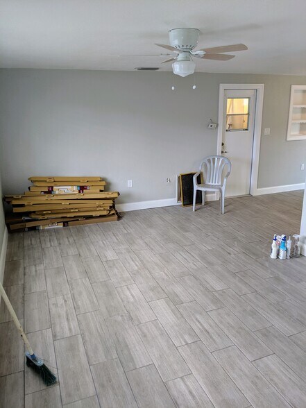 Bonus room with tile flooring, additional angle - 1147 Jennings Dr