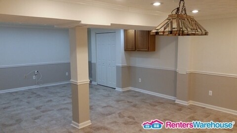 Building Photo - 1213 Golf Course Dr