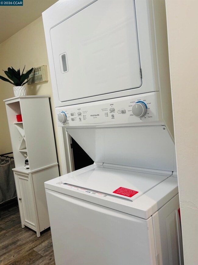 Building Photo - 143 Pulido Rd