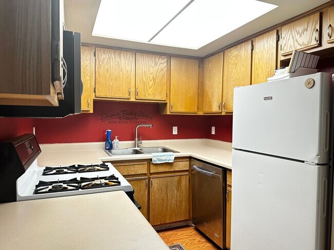 Building Photo - Downtown Salt Lake City Condo Now Available.