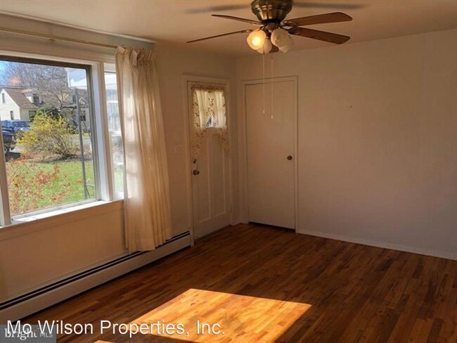 Building Photo - 4 br, 1 bath House - 1114 Burton Street