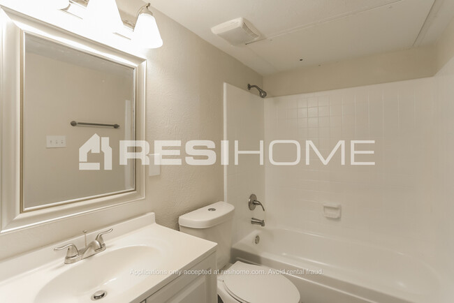Building Photo - HOME FOR RENT!