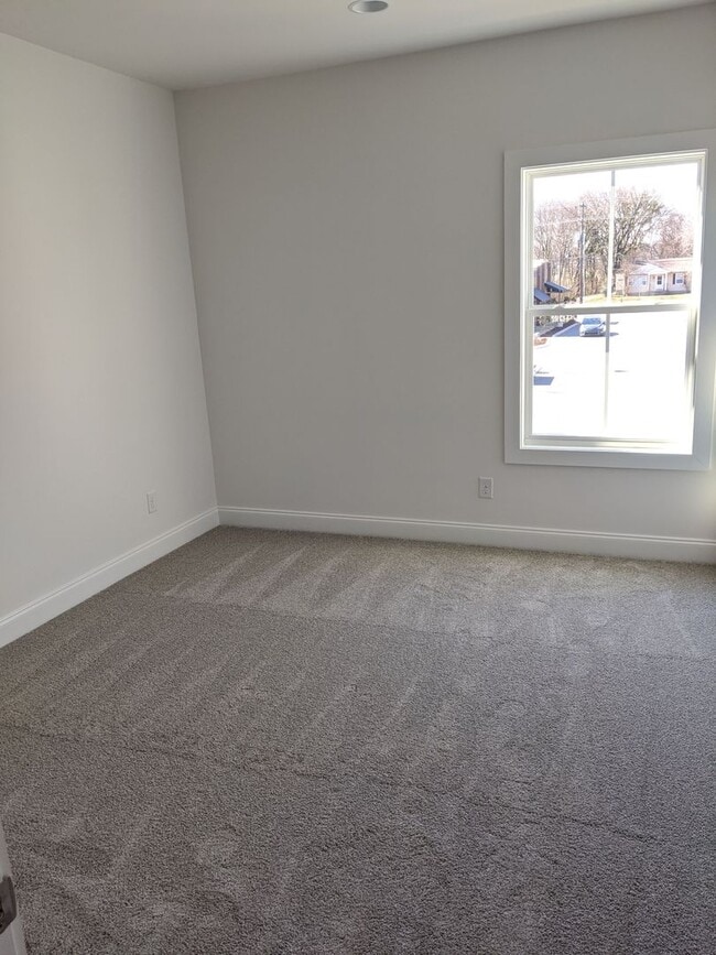 Building Photo - Luxury Town Home - Williamson County - End Unit