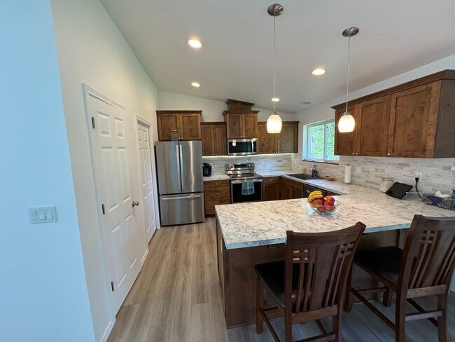 Building Photo - ***Coming Soon - 3 Bedroom Home in Otter Rock***