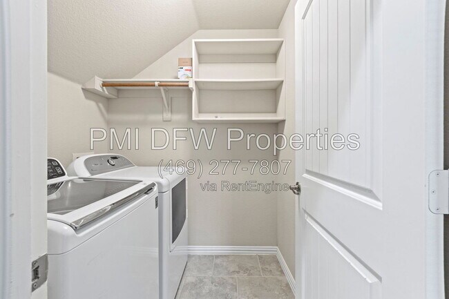 Building Photo - 1624 Medina Ln