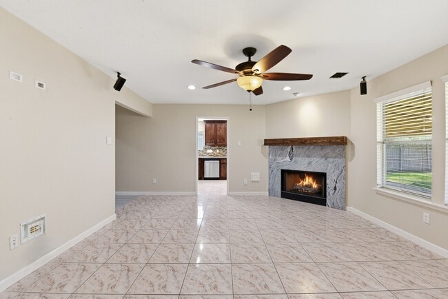 Building Photo - 8515 Leafdale Dr