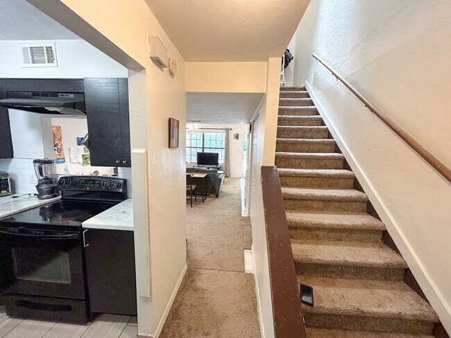 Building Photo - Cresap Arms #430 - Pet-Friendly!