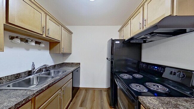 Building Photo - Renovated Lower 1 Bedroom 1 Bathroom Apartment Available