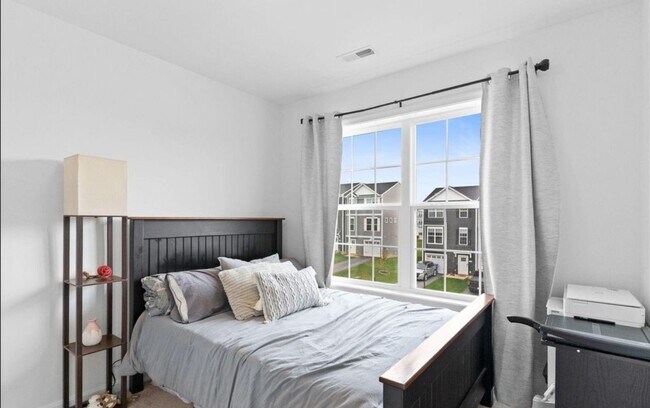 Building Photo - Dallastown Schools! Beautiful 3 Bedroom, 2.5 Bath Townhome.