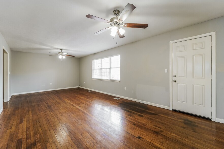 Building Photo - 3135 Bilgray Dr