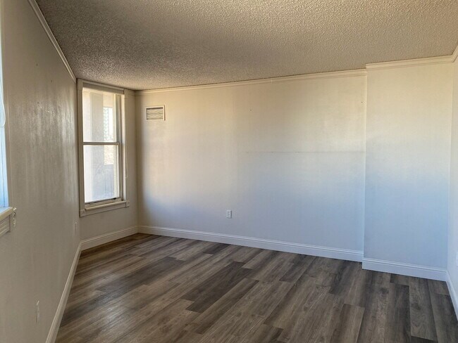 Building Photo - AVAILABLE NOW! Recently remodeled condo on Cherry Creek Trail + Move in Special!
