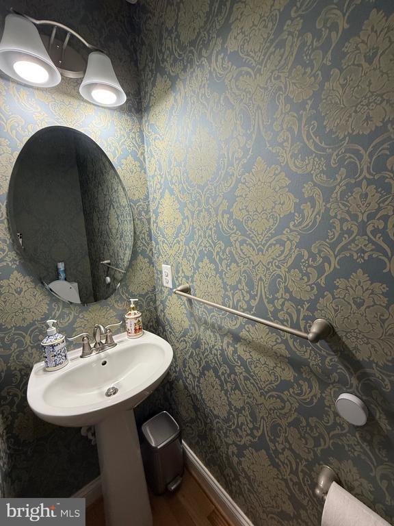 Building Photo - 315 Quarry Point Rd