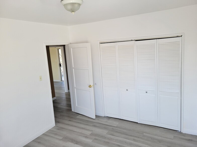 Building Photo - 2416 Flower St