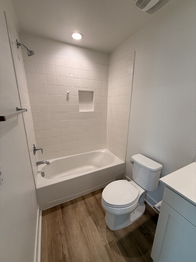 Building Photo - $3,900 - 3 Bed/ 3 Bath Modern Townhome in Santee