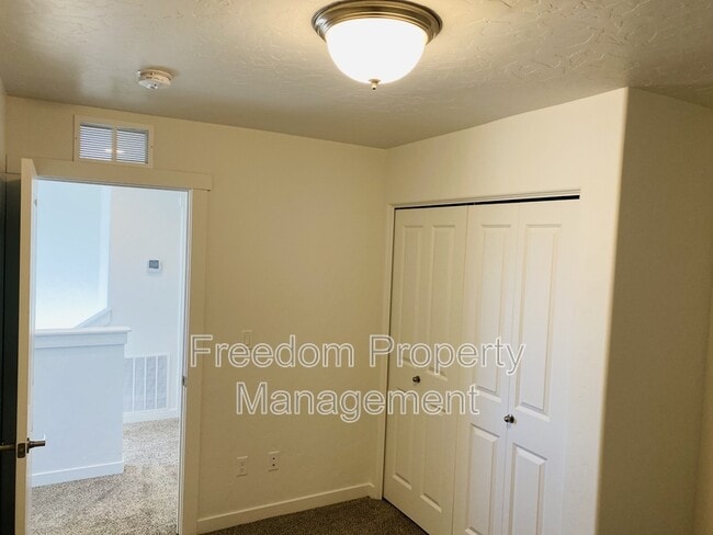 Building Photo - 5553 E Bollo St