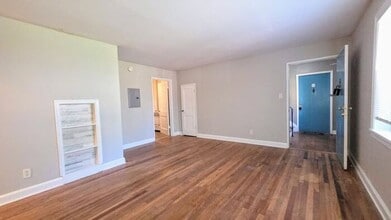 Building Photo - Spacious One Bedroom Apartment Near Little 5 Points & Virginia Highlands